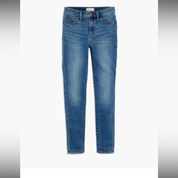 9" Mid-Rise Roadtripper Authentic Jeans in Enfield Wash Womans Size 29 - Picture 1 of 7